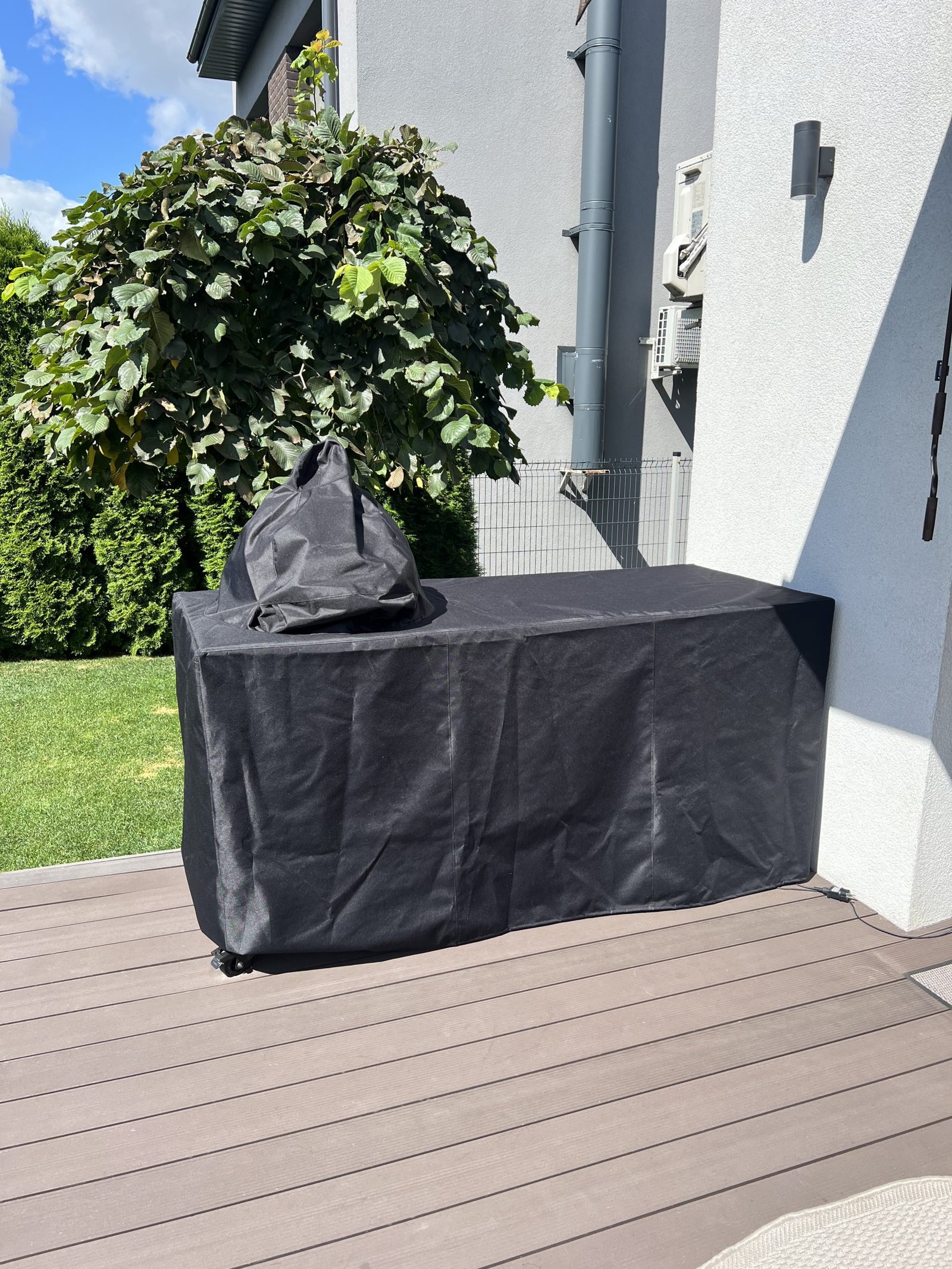 Neperšlampamas lauko baldų uždangalas